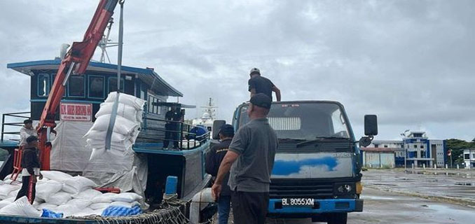 Gagal! Bea Cukai Aceh Sita 250 Ton Beras Ilegal dari Kapal Senyap