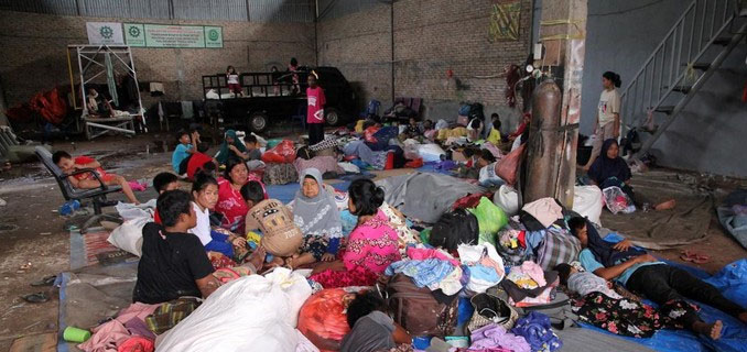 Gudang Jadi Tempat Pengungsian Warga Terdampak Banjir Bandang Tapanuli Selatan