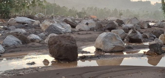 Puing dan Kenangan Kisah SDN Supiturang yang Terkubur Erupsi Semeru