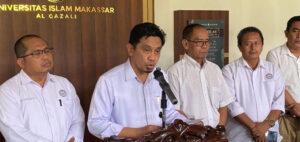 Dosen UIM Makassar Resmi Dipecat Usai Viral Ludahi Kasir Swalayan