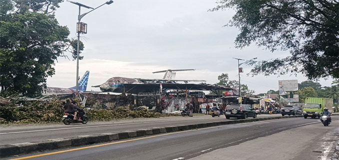 Kades Ungkap Misteri Sayap Pesawat yang Timpa Rumah Warga di Bogor