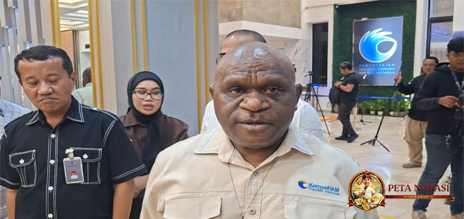 Natalius Pigai Desak Polisi Usut Teror Influencer & Singgung Surplus Demokrasi