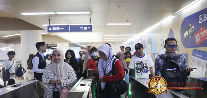 Tahun Baru 2026 Ribuan Penumpang Padati Stasiun MRT Bundaran HI Dini Hari